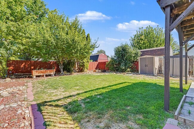 Building Photo - 7400 Newbrook Dr