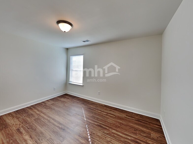 Building Photo - 401 Tributary Ln