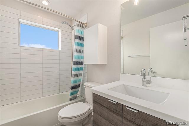 Building Photo - 3435 W 63rd Ave