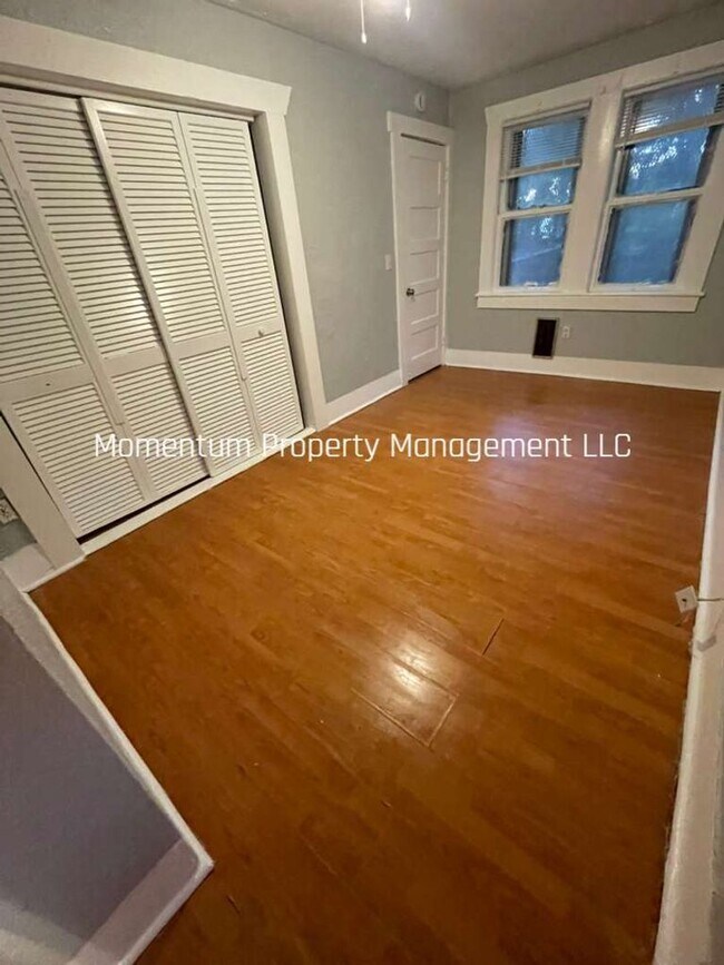 Building Photo - Beautiful One Bedroom One Bath- Apply FOR FREE today!