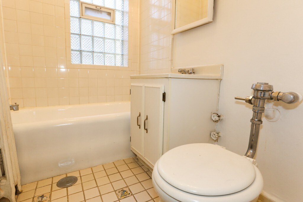 Building Photo - 457 W Melrose