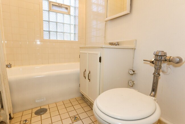 Building Photo - 457 W Melrose
