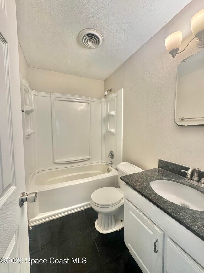 Building Photo - 2444 Victor Rd