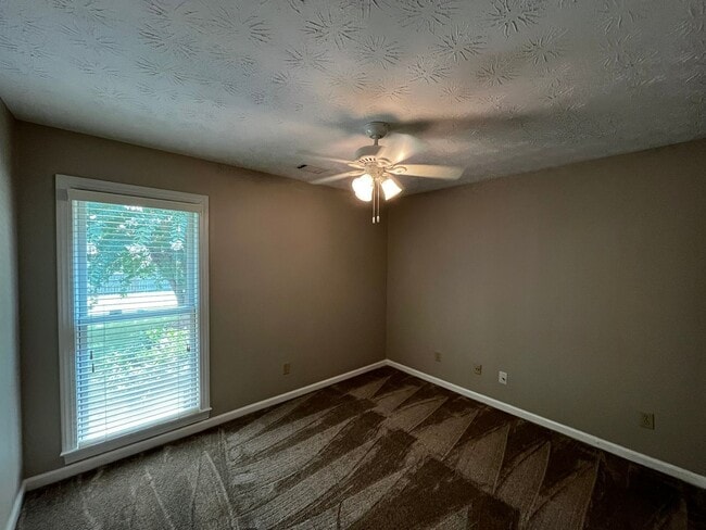 Building Photo - Blending Relaxation & Sophistication to Cr...