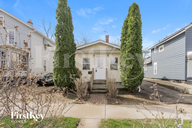 Building Photo - 515 Columbia St