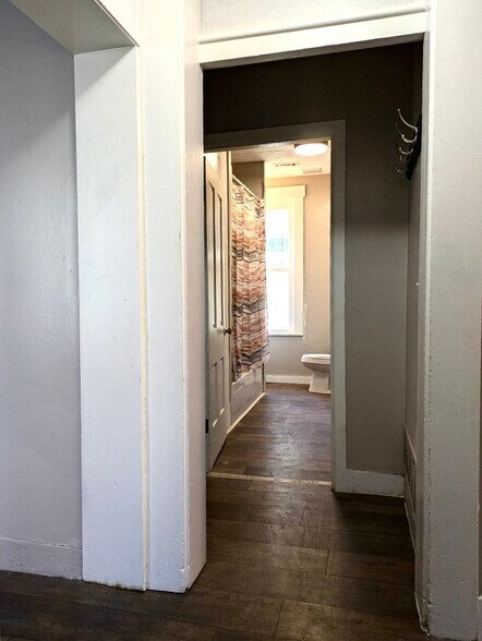 Building Photo - 231 E Market St