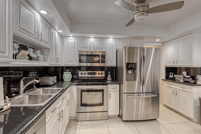 Building Photo - 3900 Galt Ocean Dr