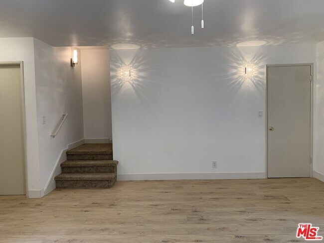 Building Photo - 11138 Aqua Vista St