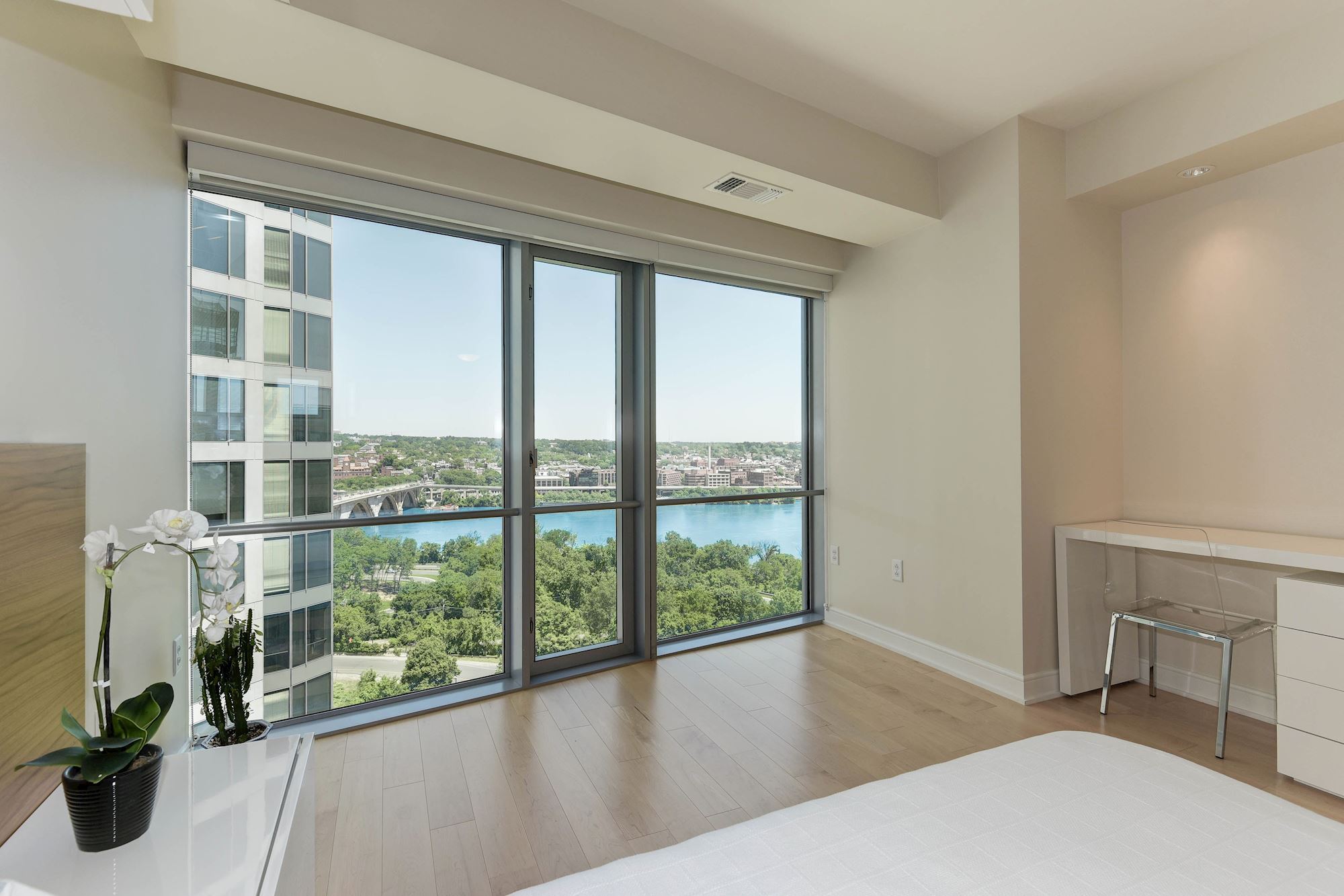 Building Photo - 1111 19th St N