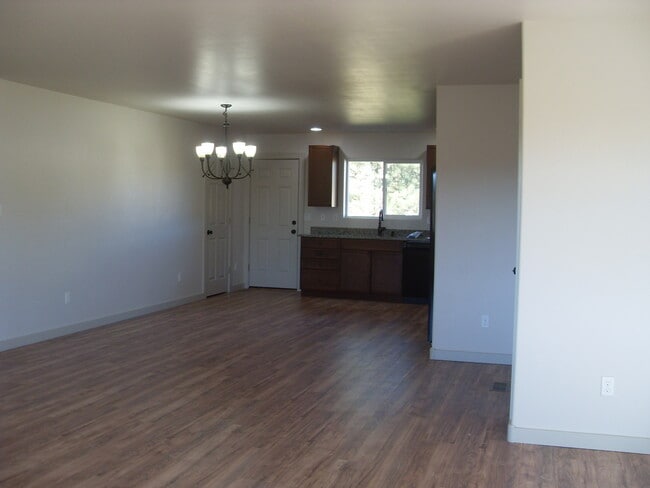 Building Photo - Unfurnished 3 Bedroom Home in Lake Hatcher