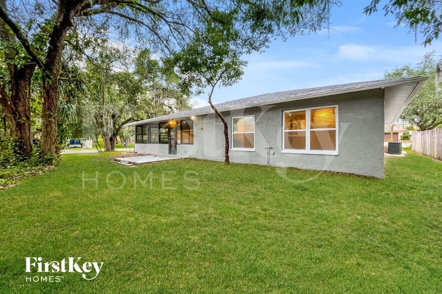 Building Photo - 7631 Tall Tree Ct
