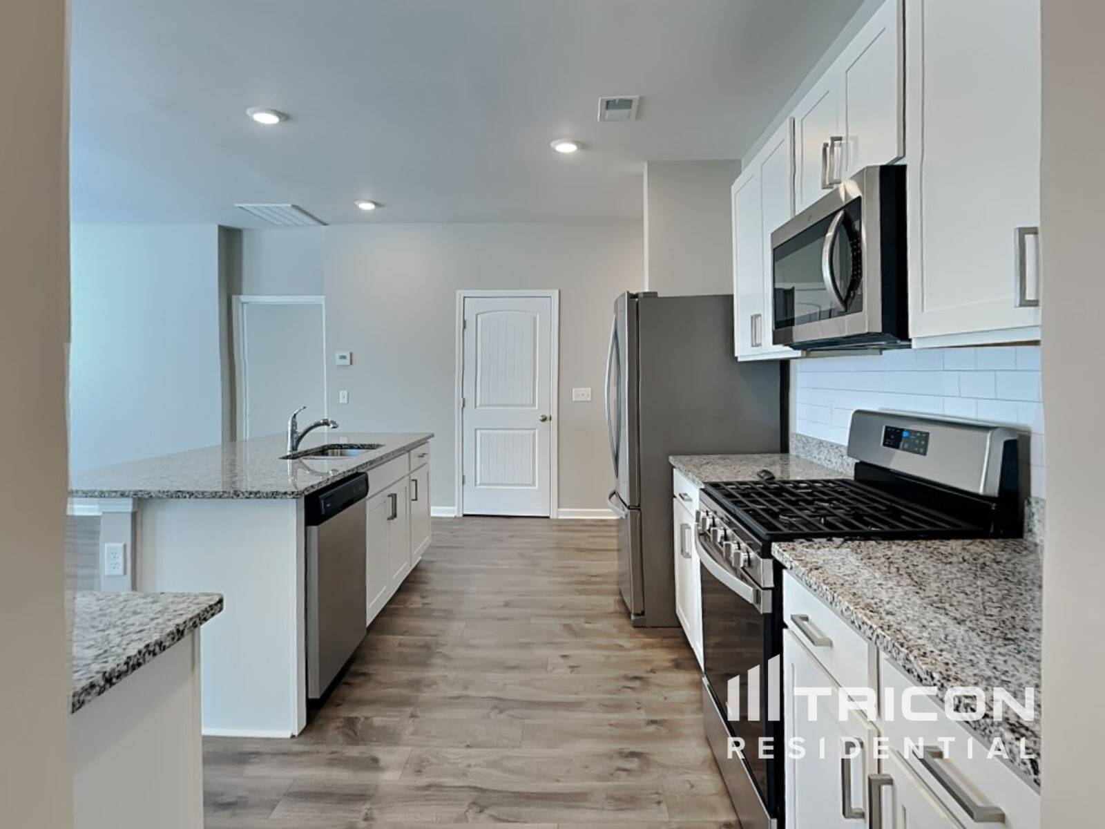 Building Photo - 7249 Sunny Parks Dr
