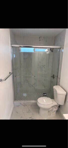 Building Photo - 444 E Rowland St