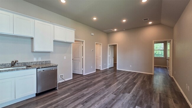 Building Photo - 233 Ridgeside Ct