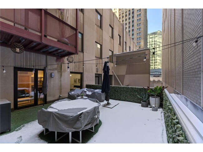 Building Photo - 601 S Marquette Ave