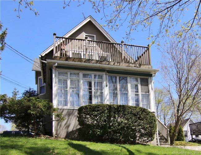 Building Photo - 123 Pine St