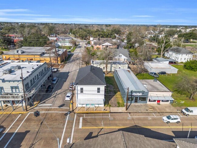 Primary Photo - 401 E Main St