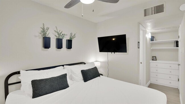 Building Photo - 4501 Speedway