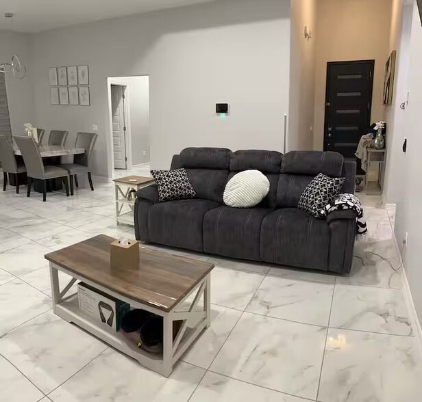 Building Photo - 3402 Las Vistas Ln