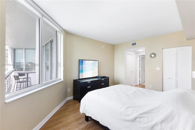 Building Photo - 335 S Biscayne Blvd
