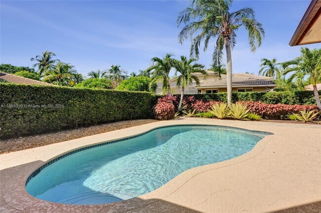 Building Photo - 2553 Jardin Manor