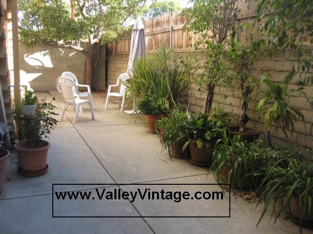 Building Photo - 11508 Moorpark St