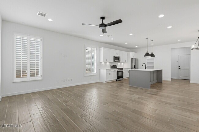 Building Photo - 4512 Mark Avizo