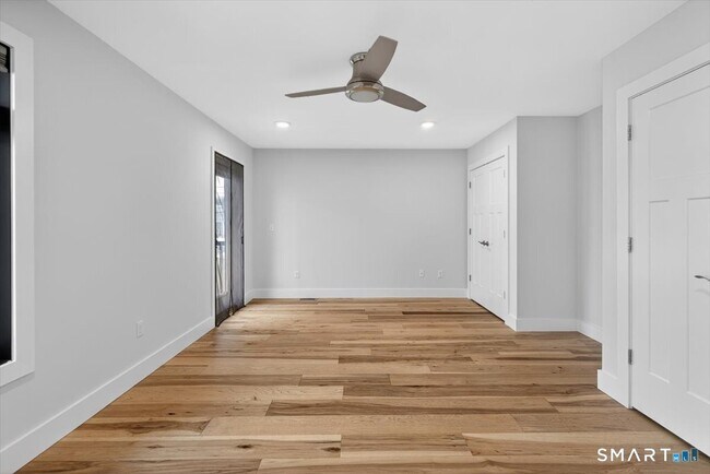 Building Photo - 32 1/2 Village Rd