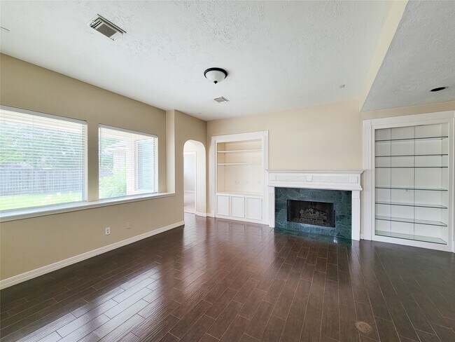 Building Photo - 914 Ivory Ridge Ln