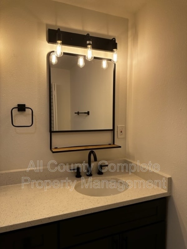 Building Photo - 7616 Lueders Ave