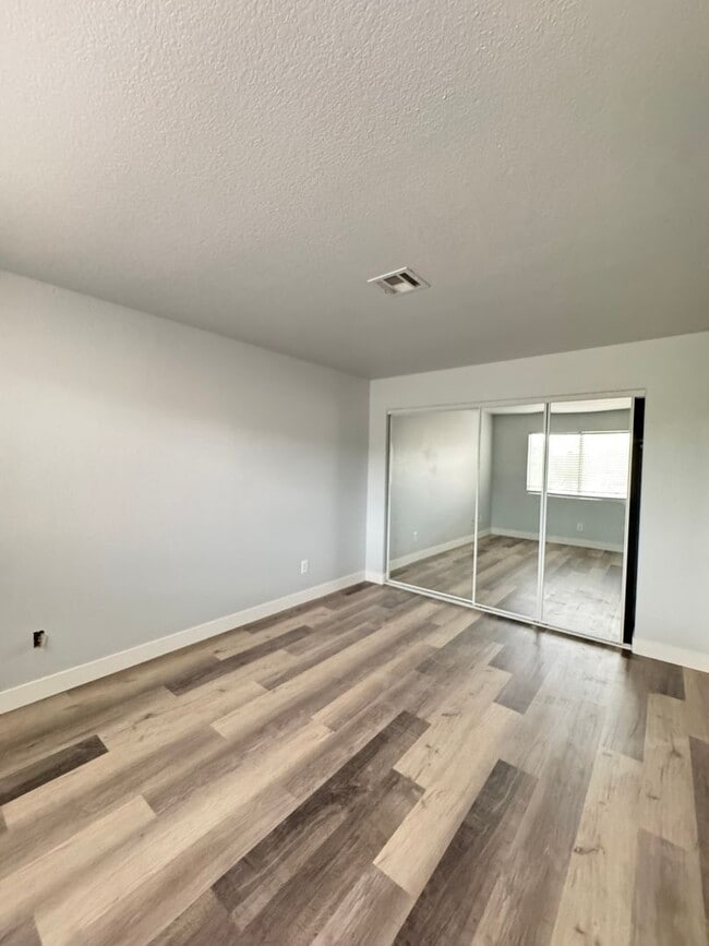 Building Photo - Charming 2-Bedroom, 1-Bath Condo