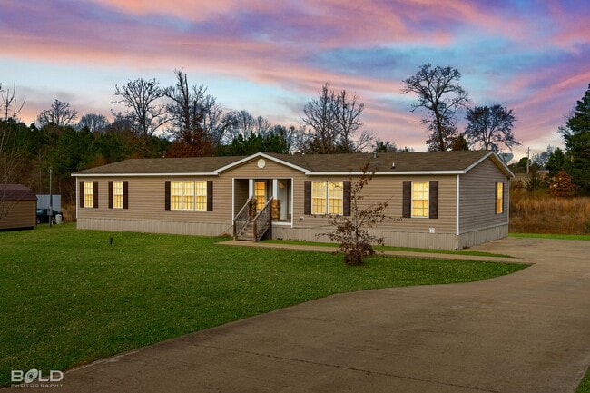 Building Photo - Beautiful 4 Bed 2 Bath!