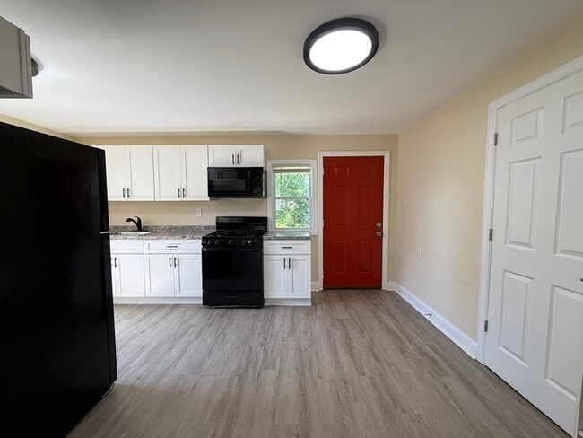 Building Photo - 428 3rd Ave
