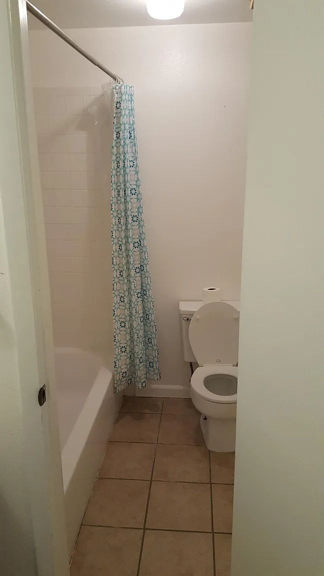 Building Photo - Charming Golden Townhome!