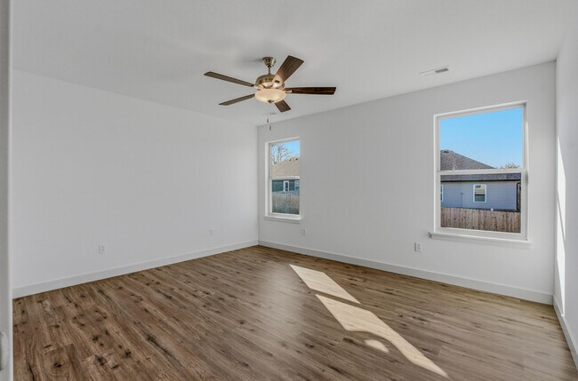 Building Photo - 3324 Naples Dr