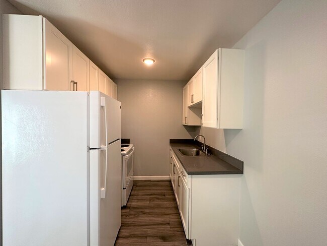 Interior Photo - Las Palmas at 133 and 233 West I Street