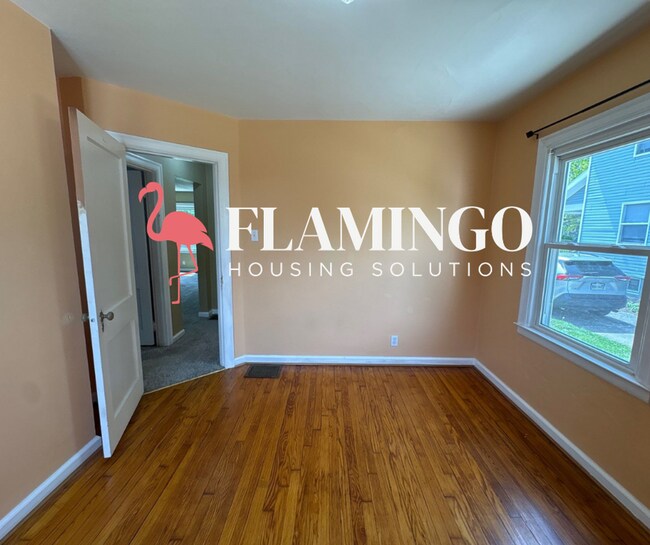 Building Photo - Charming 2-Bedroom Home with Central Air & Washer/Dryer Hookups