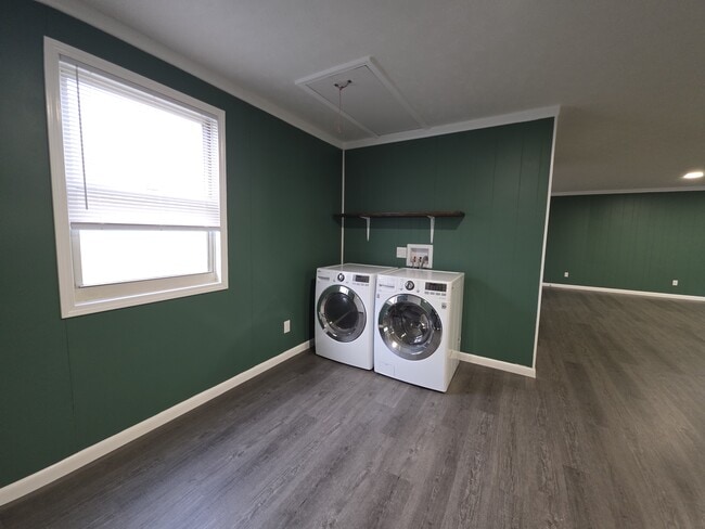 Building Photo - 105 Becky Dr