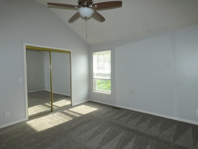 Building Photo - 10613 N Locust Ct