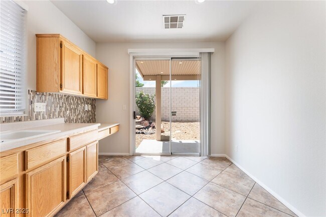 Building Photo - 8729 Shady Pines Dr