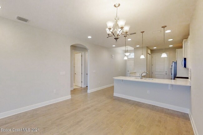 Building Photo - Loren Cove Villa