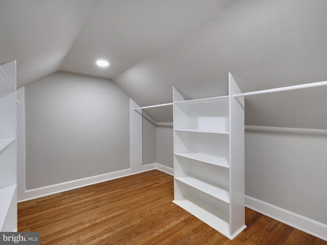 Building Photo - 4502 Elmwood Rd