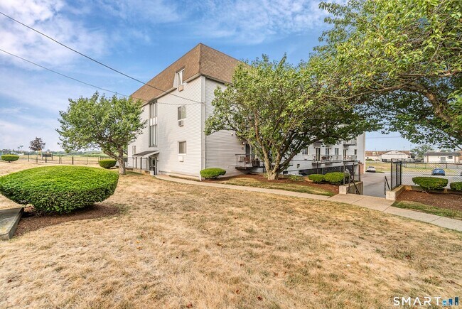 Building Photo - 115 Short Beach Rd