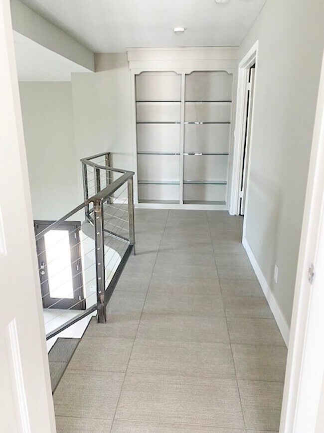 Building Photo - GREAT 3 Bedroom 2.5 Bath in Paradise Valley!