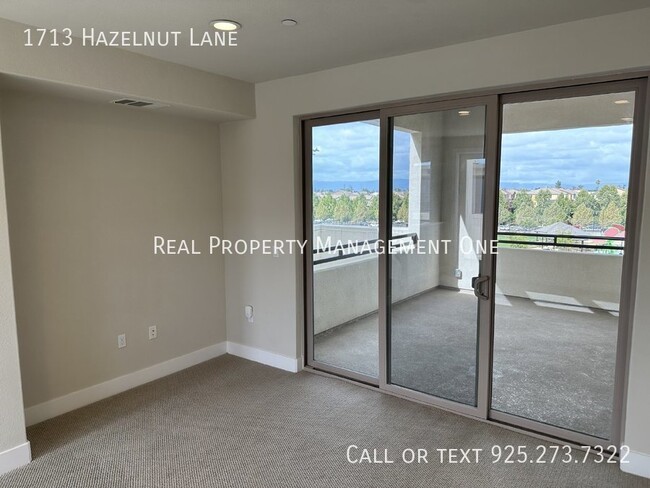 Building Photo - 1713 Hazelnut Ln