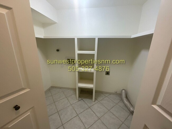 Building Photo - 4 Bedroom, 2 Bath Home