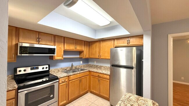 Building Photo - 1532 SE Royal Green Cir