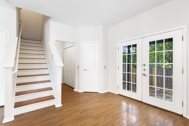 Building Photo - 3 Bedroom2.5 Bath The Plaza Subdivision