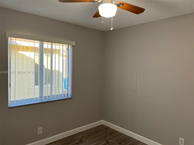 Building Photo - 1542 Presidio Dr