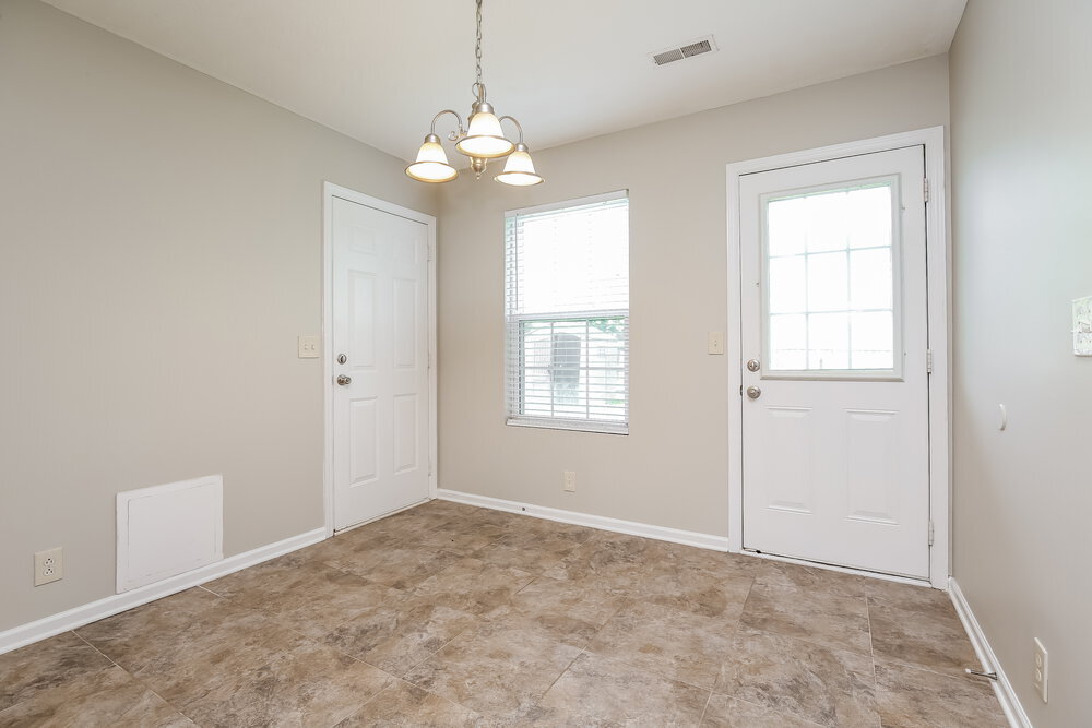 Building Photo - 1440 Westview Dr